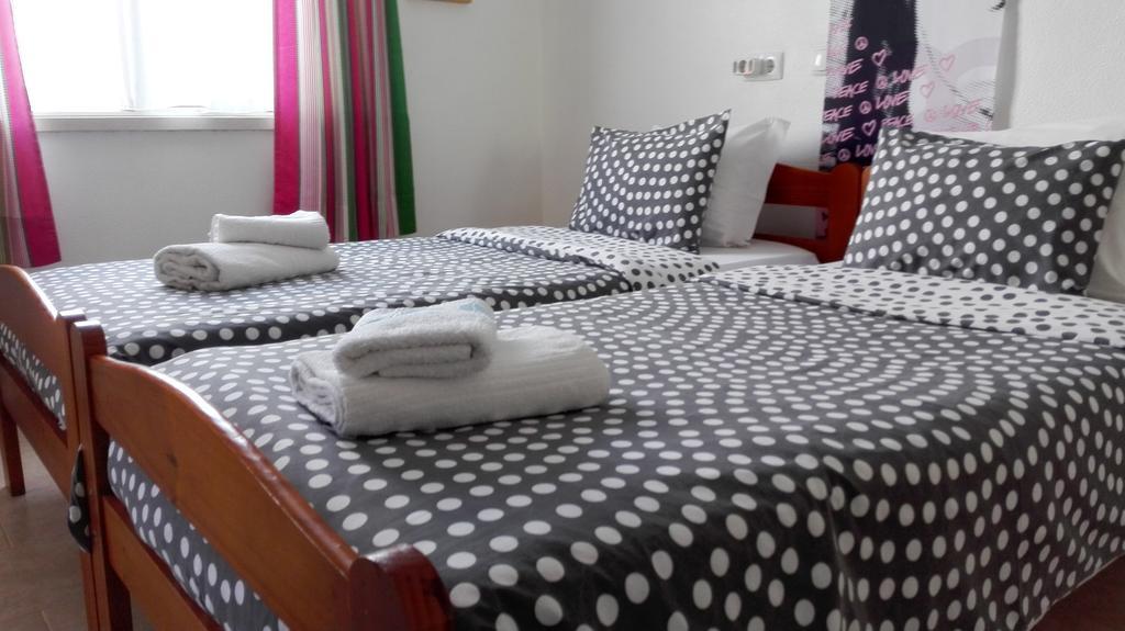 Surf House Helena Hotell Baleal Rum bild